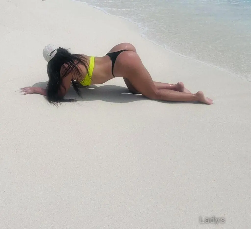 Viola, 24 years beautiful nude Florence escorts girl, height 161 sm, Weight 55 kg