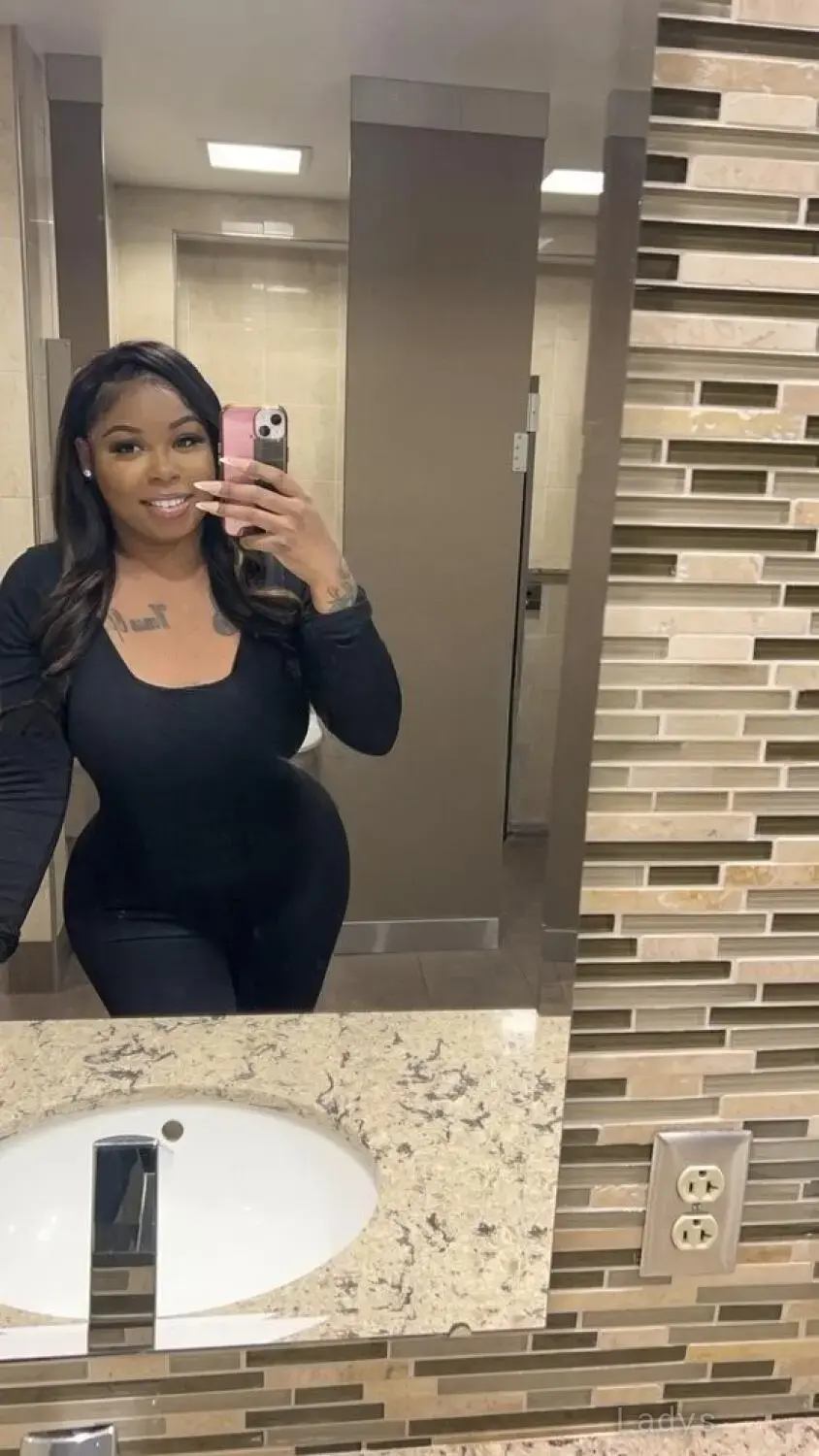 SKYLA BANKS, 25 years old Fort Lauderdale escort girl with big tits, height 163 sm, Weight 82 kg