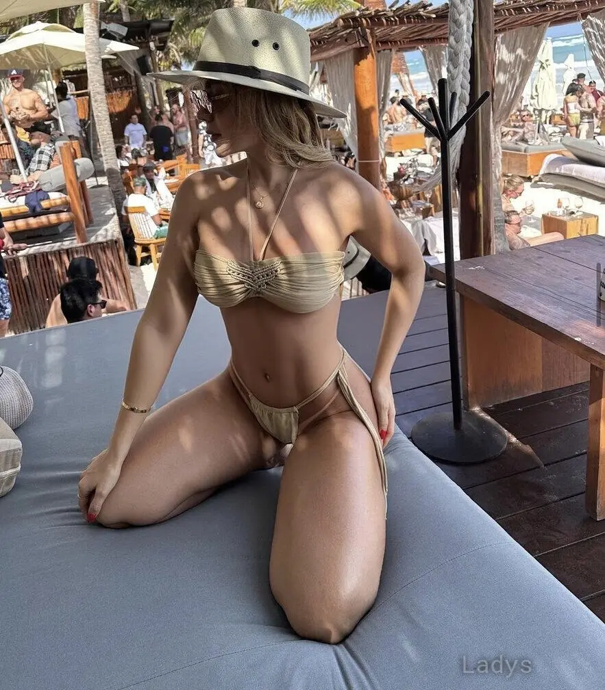Laura, 29 years beautiful nude Fort Lauderdale escorts girl, height 168 sm, Weight 56 kg