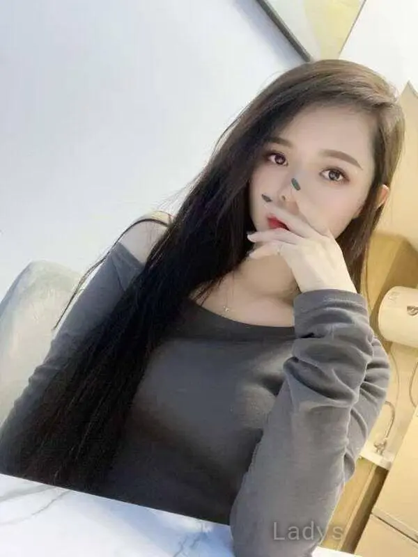 Kiki, 25 years beautiful nude Foshan escorts girl, height 165 sm, Weight kg