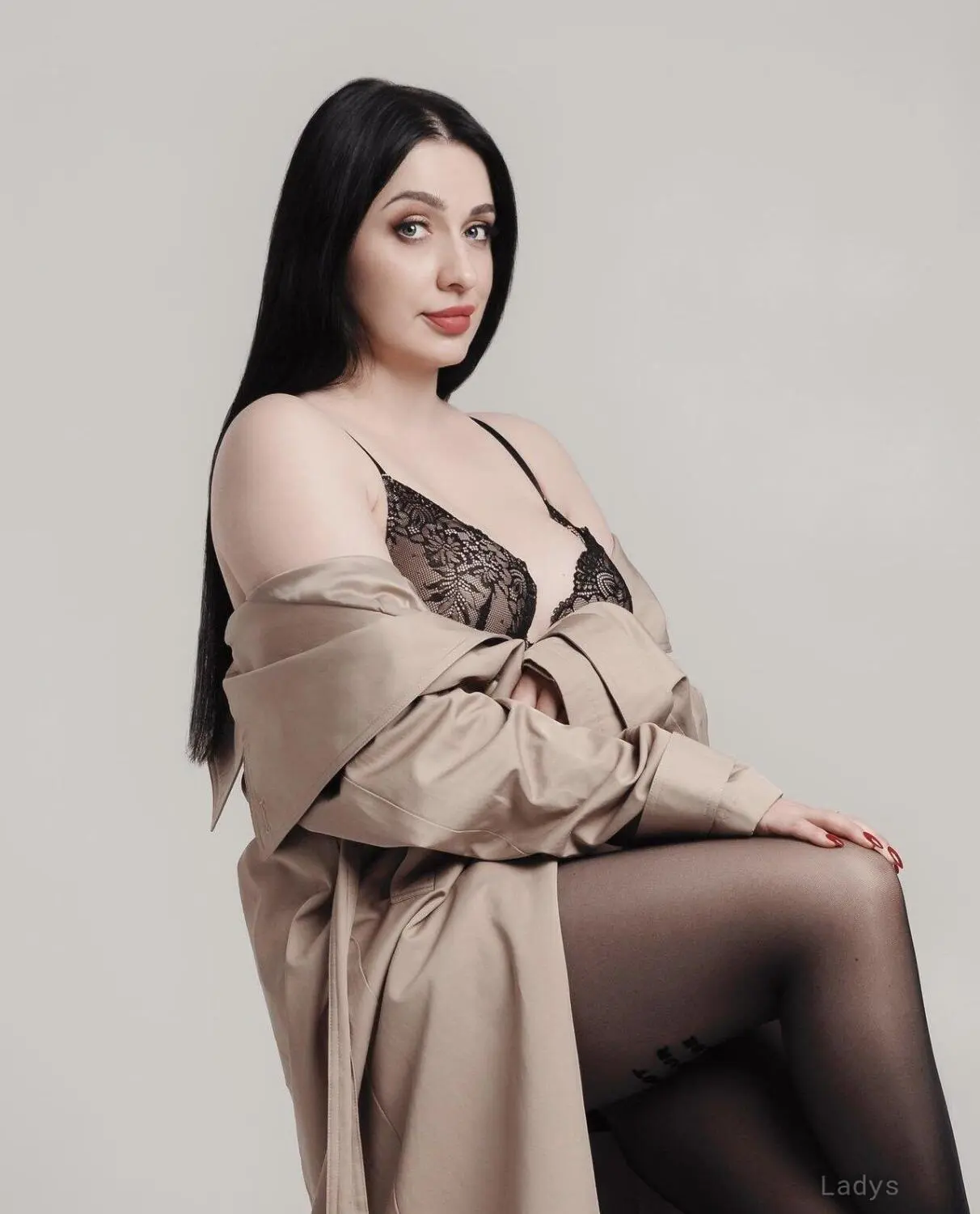 Sylviane, 26 years old Frankfurt escort girl with big tits, height 176 sm, Weight kg