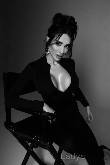 Abby, 25 years beautiful nude Frankfurt escorts girl, height 168 sm, Weight 52 kg