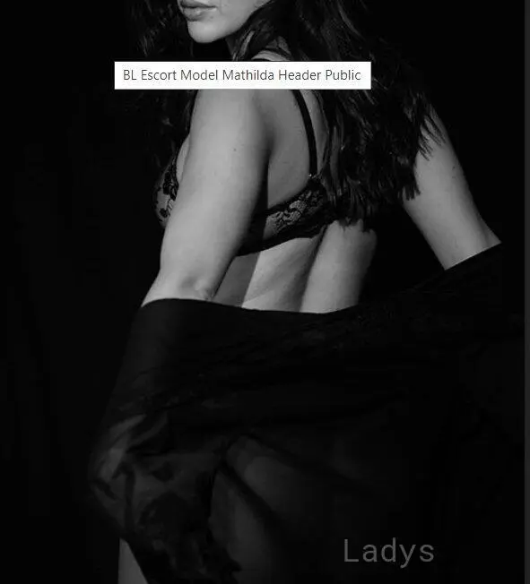 Alice, 28 years beautiful nude Frankfurt escorts girl, height 170 sm, Weight kg