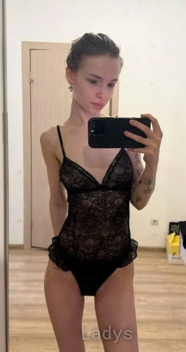 Alina, 22 years beautiful nude Frankfurt escorts girl, height 166 sm, Weight 49 kg