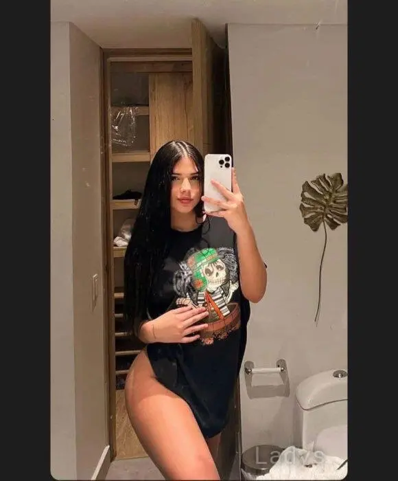 Coral, 20 years beautiful nude Frankfurt escorts girl, height 160 sm, Weight 50 kg