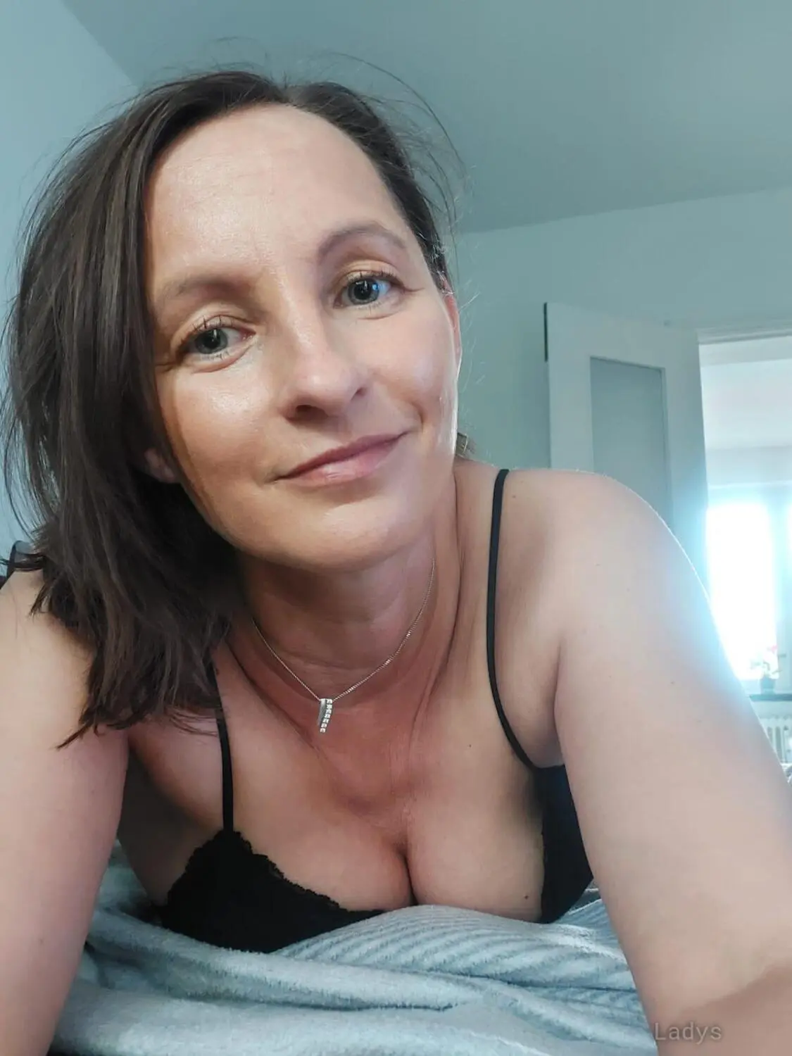 Sex, 42 years beautiful nude Frankfurt escorts girl, height 161 sm, Weight 58 kg