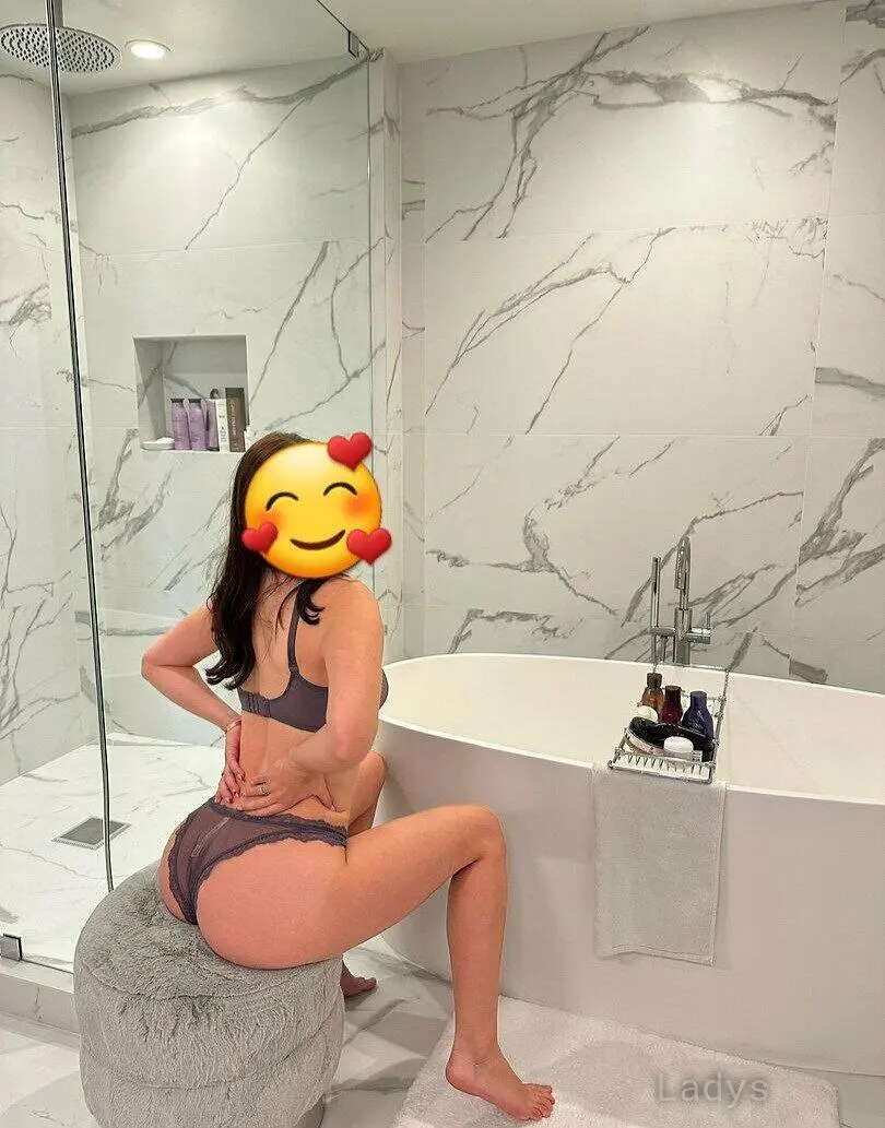 Sophia, 27 years beautiful nude Frankfurt escorts girl, height 169 sm, Weight  kg
