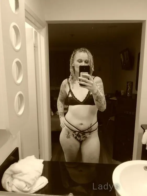ChloeeXxX, 29 years beautiful nude Fresno escorts girl, height 164 sm, Weight 58 kg