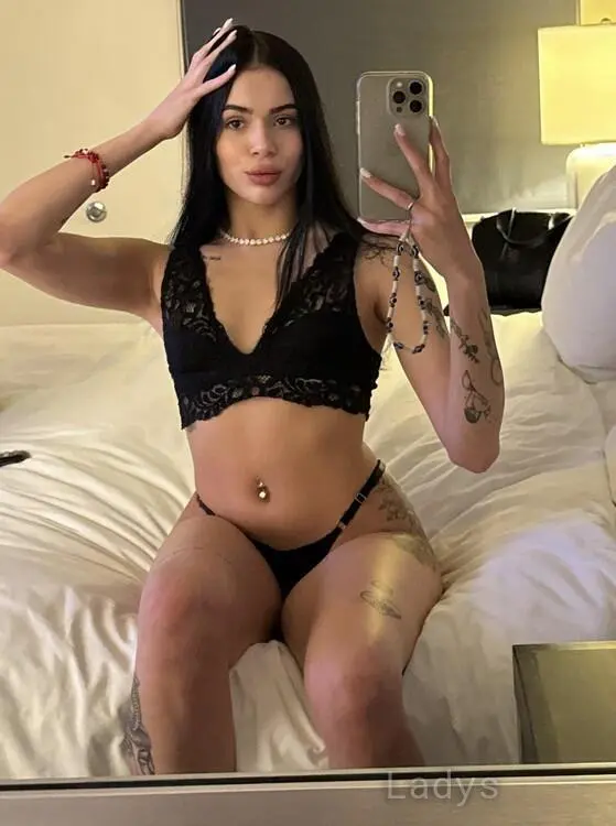 vivi_fox, 21 years beautiful nude Fresno escorts girl, height 159 sm, Weight 50 kg