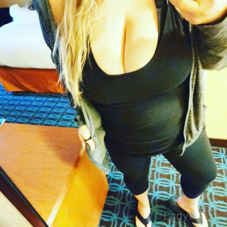 YourGirlForHire, 40 years beautiful nude Fresno escorts girl, height 161 sm, Weight 60 kg