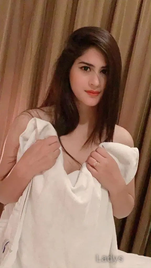 Saniya, 21 years old Fujairah escort girl with big tits, height 167 sm, Weight kg