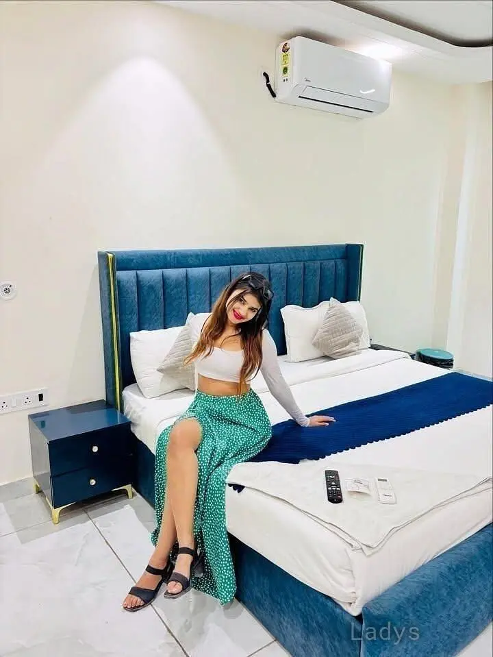 Divya, 21 years old Gandhidham escort girl with big tits, height 154 sm, Weight  kg