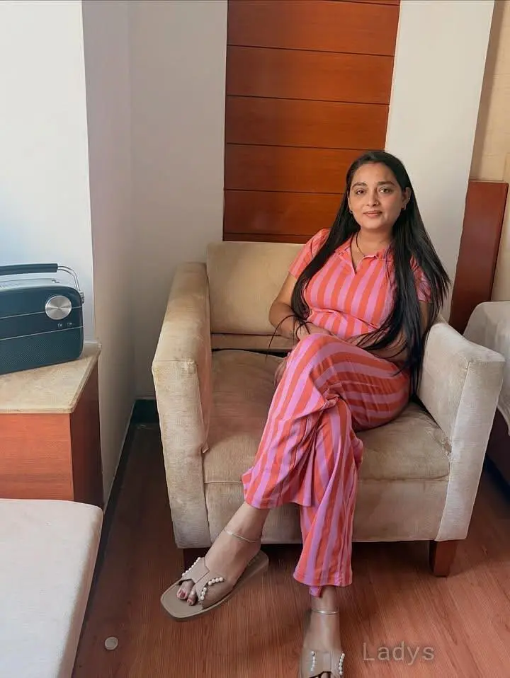 Divya, 22 years old Gandhidham escort girl with big tits, height 170 sm, Weight  kg