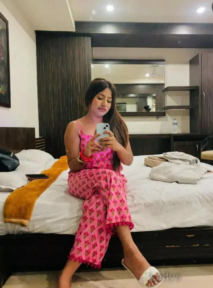 Janvi, 22 years beautiful nude Gandhidham escorts girl, height 154 sm, Weight  kg