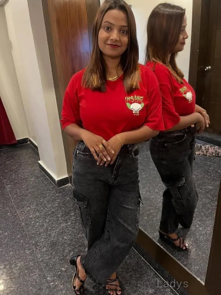 Shrija, 21 years beautiful nude Gandhidham escorts girl, height 170 sm, Weight  kg