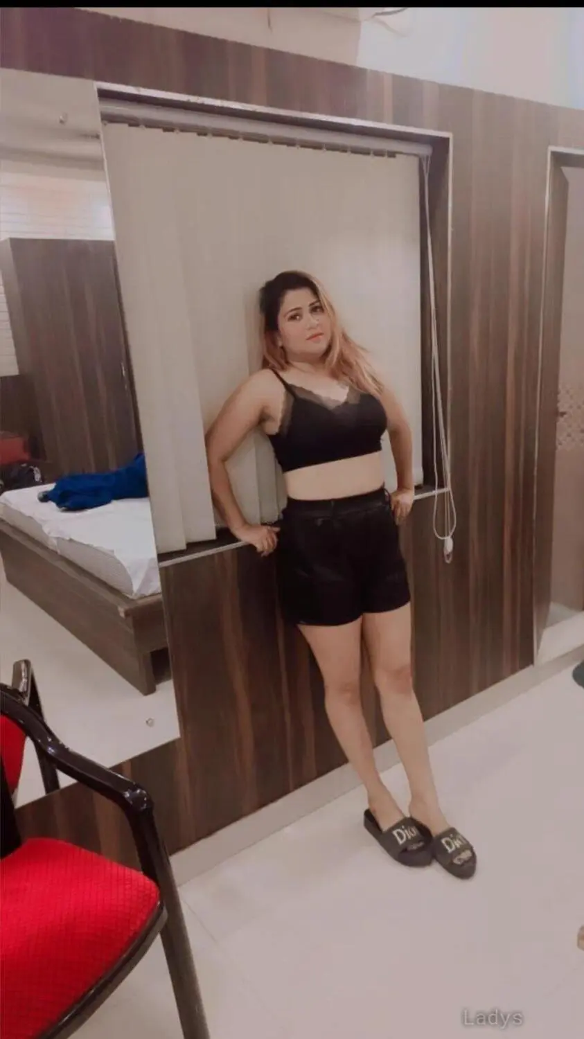 Zara, 22 years old Gangtok escort girl with big tits, height 154 sm, Weight  kg