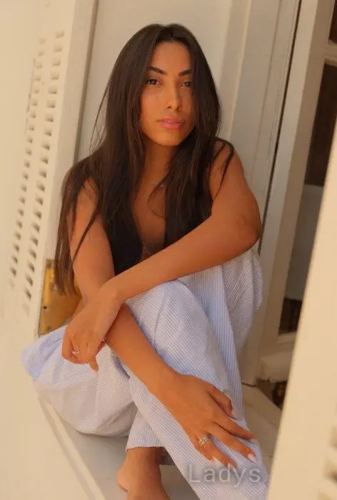 Camily, 20 years beautiful nude Geneve escorts girl, height 167 sm, Weight 43 kg