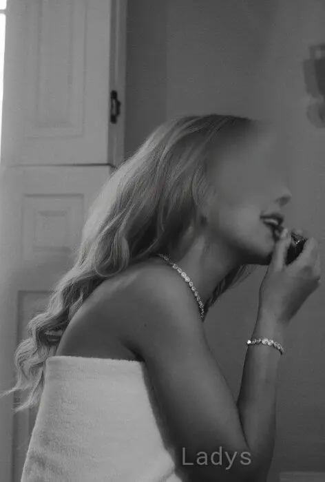 Valeria Noir, 27 years beautiful nude Geneve escorts girl, height 175 sm, Weight 57 kg