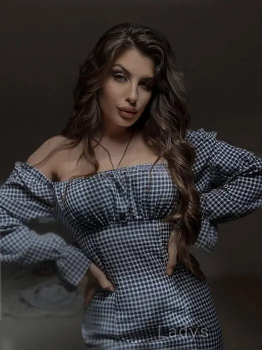 Viktoria, 23 years old Genoa escort girl with big tits, height 170 sm, Weight 54 kg