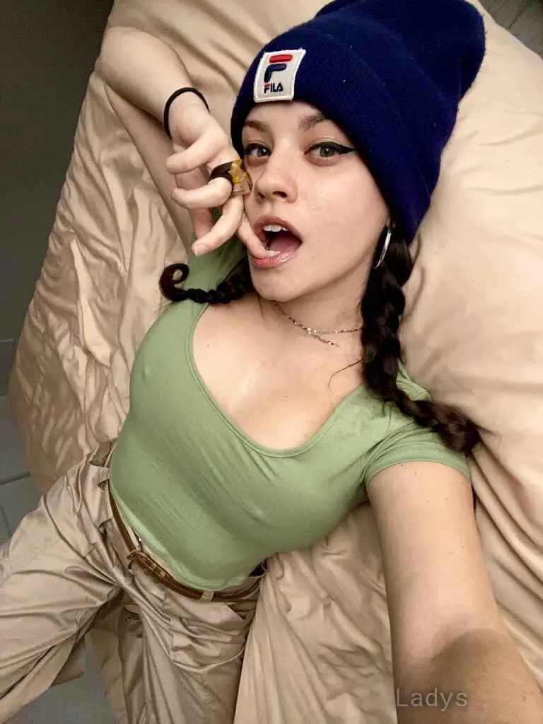 Esther, 29 years beautiful nude Genoa escorts girl, height 146 sm, Weight 45 kg