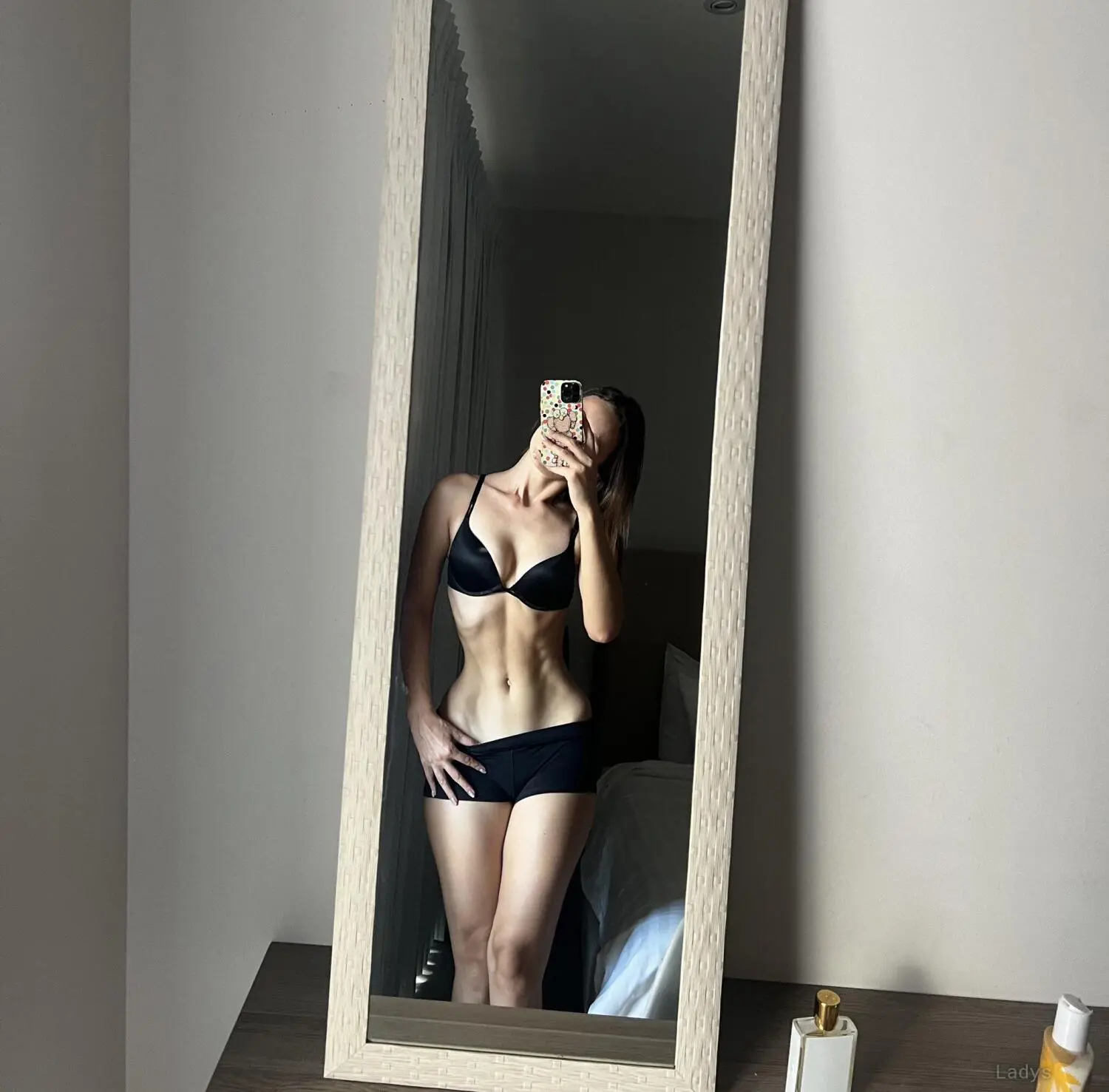 Naomiehot, 27 years beautiful nude Genoa escorts girl, height 168 sm, Weight 52 kg