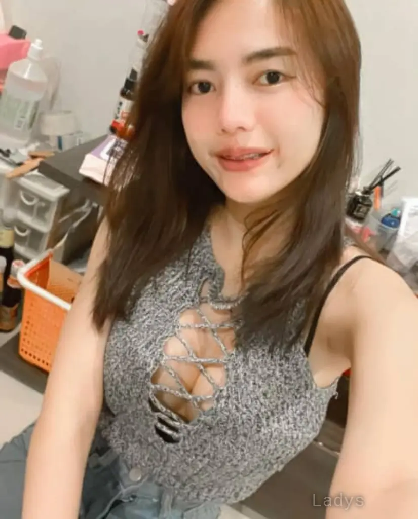 Roze, 20 years beautiful nude Genting escorts girl, height 158 sm, Weight 45 kg