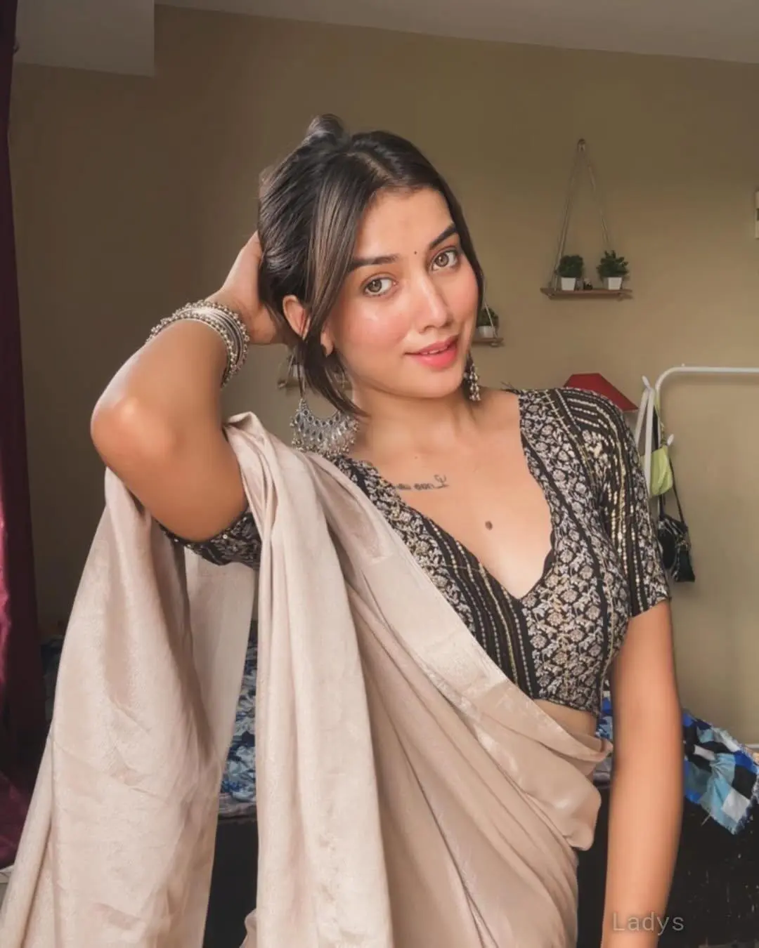 Alisha,  years beautiful nude Ghaziabad escorts girl, height  sm, Weight  kg
