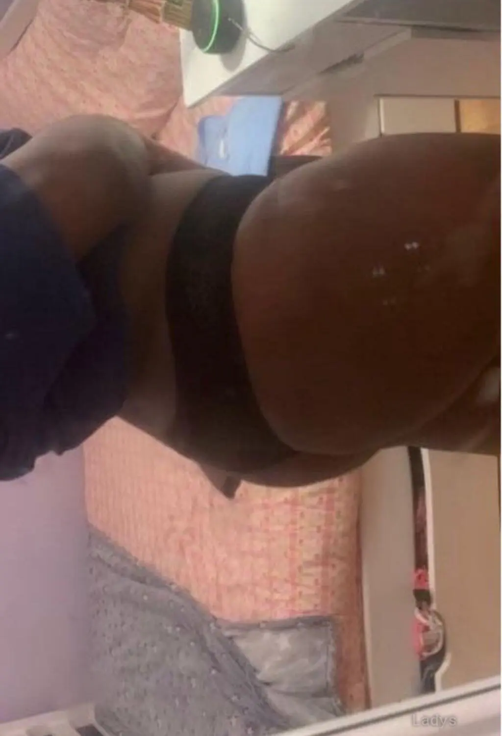 Iris, 18 years old Glasgow escort girl with big tits, height 165 sm, Weight  kg
