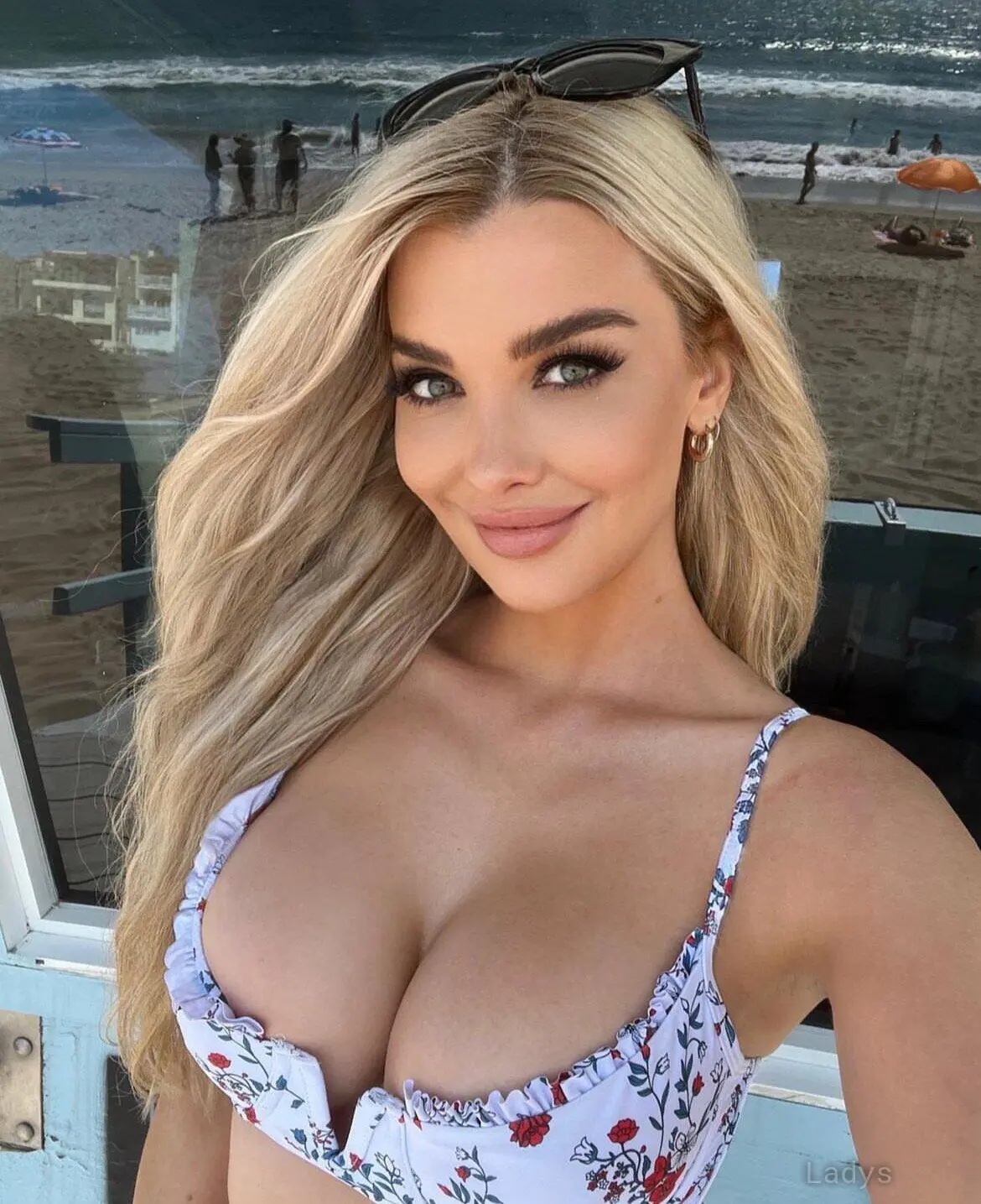 Danielle, 26 years beautiful nude Glasgow escorts girl, height 168 sm, Weight kg