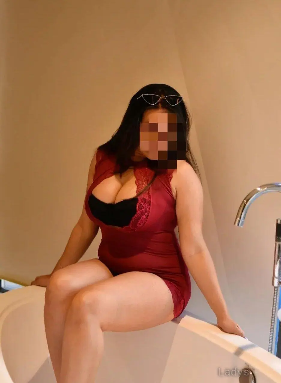 Dana, 29 years old Goa escort girl with big tits, height 157 sm, Weight kg