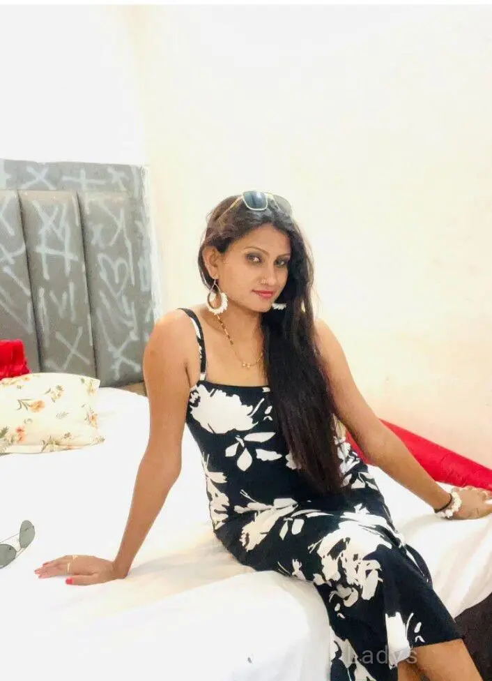Divya, 23 years old Goa escort girl with big tits, height 163 sm, Weight  kg