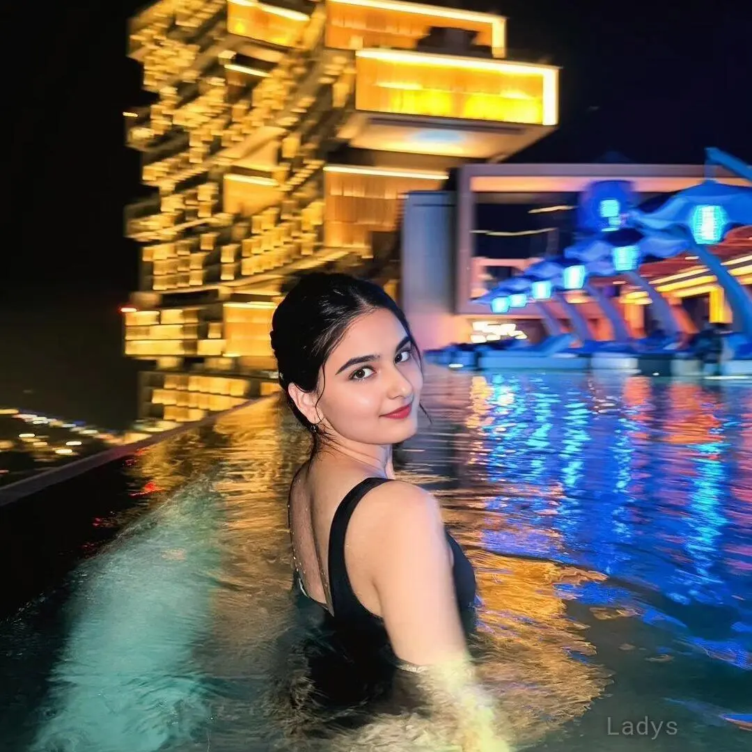 Jain, 22 years old Goa escort girl with big tits, height 154 sm, Weight kg