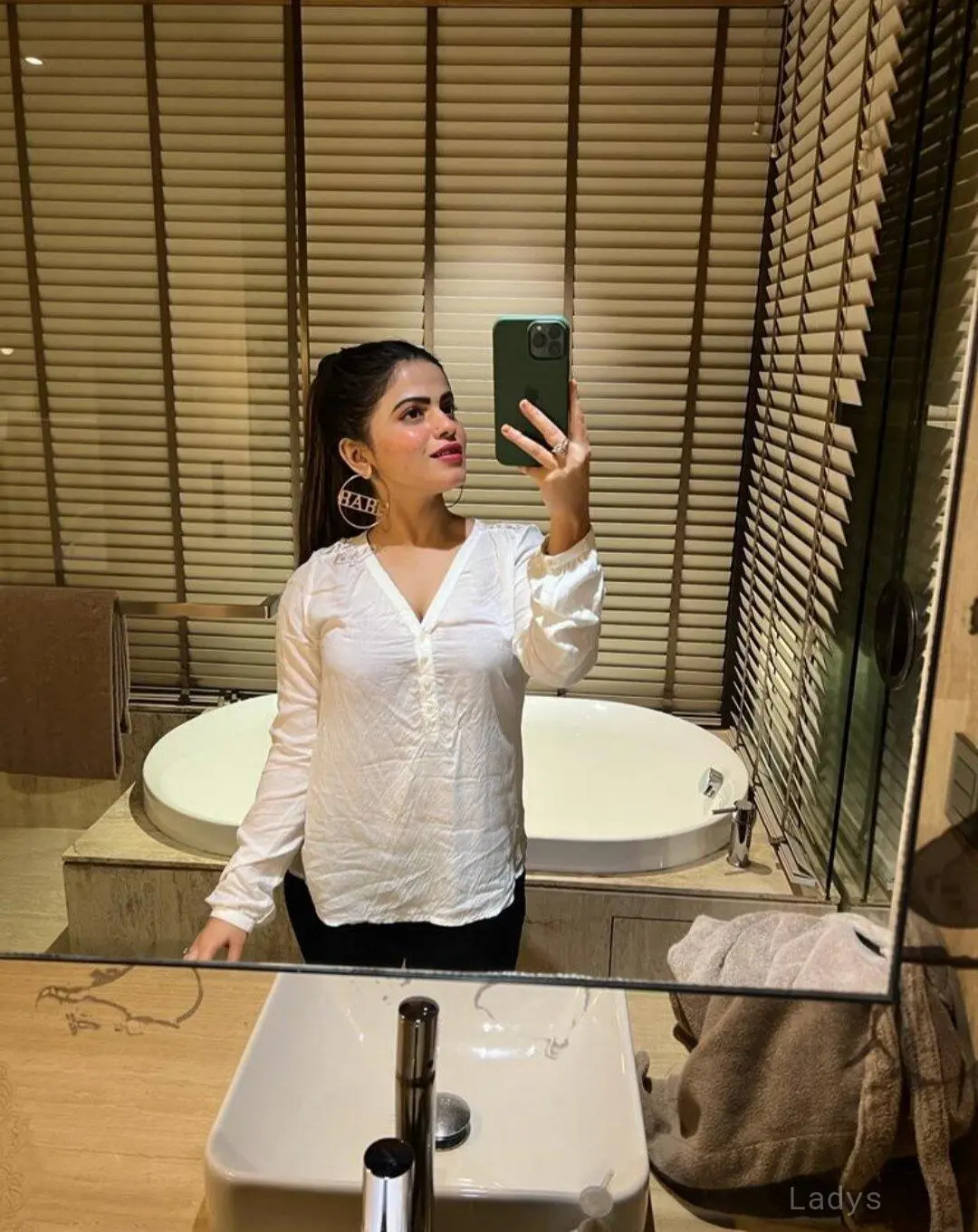 Kiran, 24 years old Goa escort girl with big tits, height 165 sm, Weight  kg