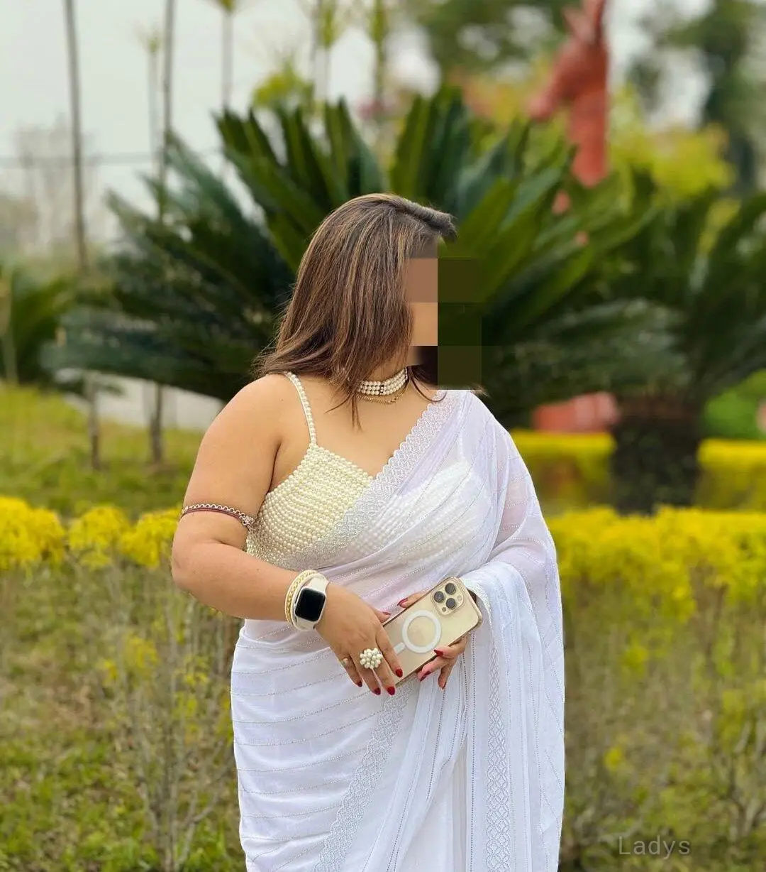 Lucia, 29 years old Goa escort girl with big tits, height 159 sm, Weight  kg
