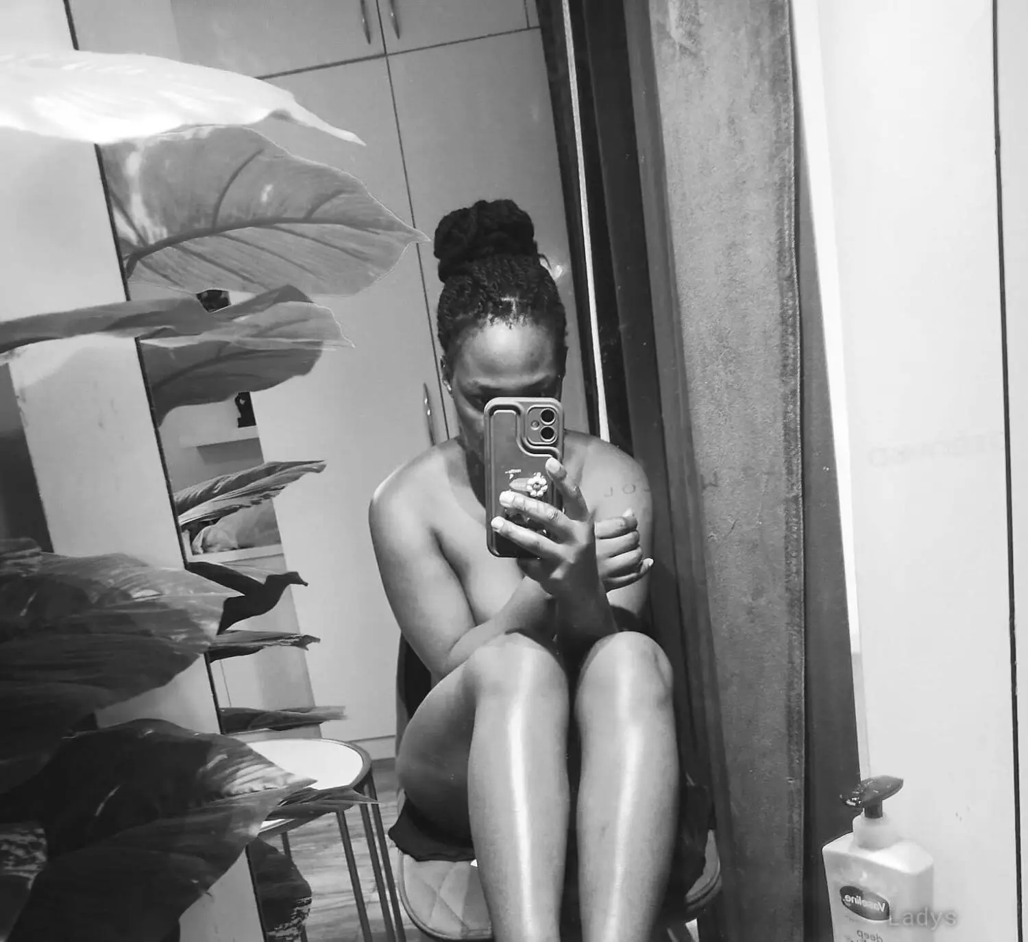 Myra, 23 years old Goa escort girl with big tits, height 168 sm, Weight kg