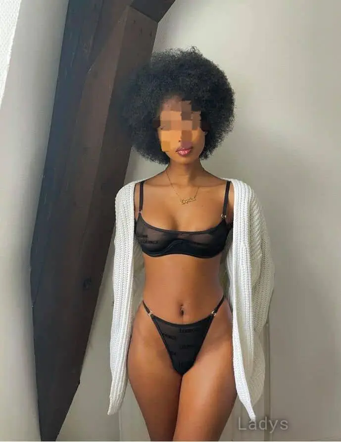 Nahia, 25 years old Goa escort girl with big tits, height 167 sm, Weight  kg