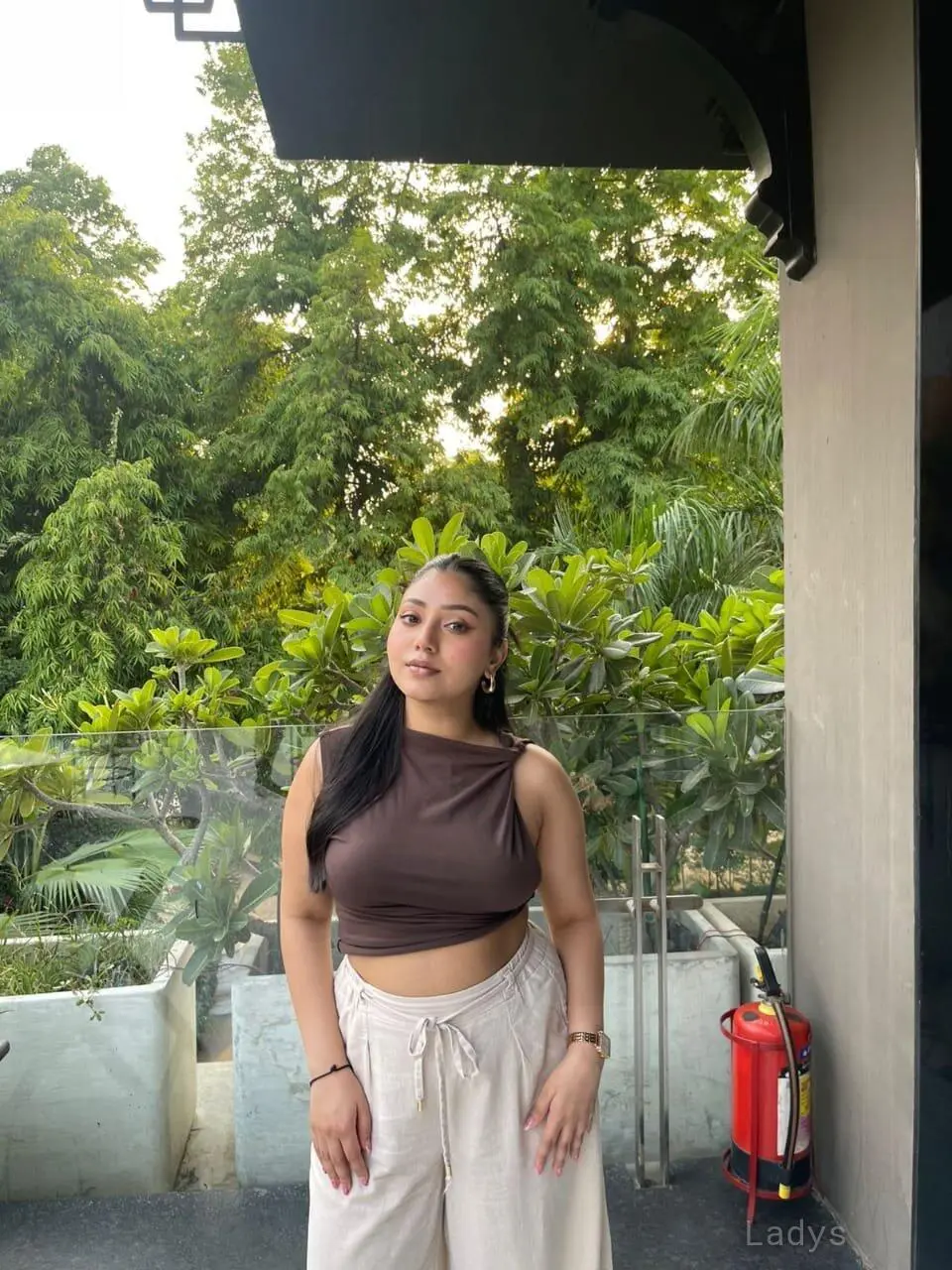 Poonam, 22 years old Goa escort girl with big tits, height 154 sm, Weight kg