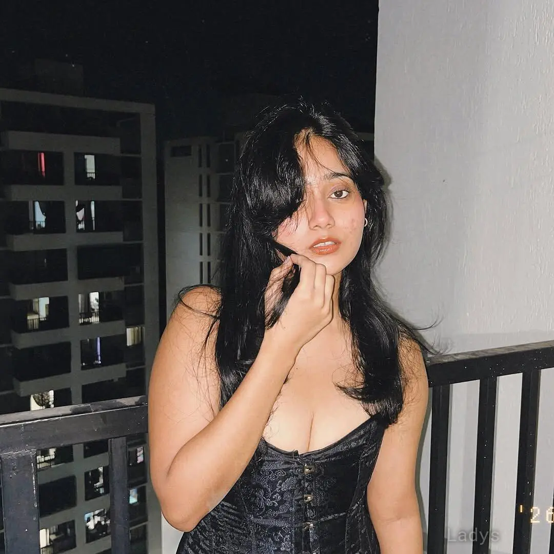 Priya, years old Goa escort girl with big tits, height sm, Weight kg