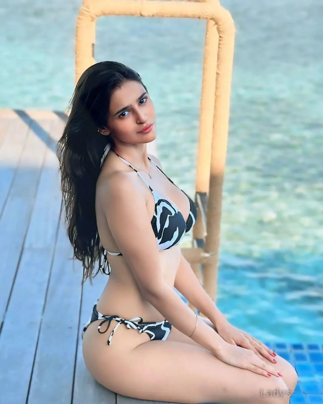 Anamika, 22 years beautiful nude Goa escorts girl, height 154 sm, Weight  kg