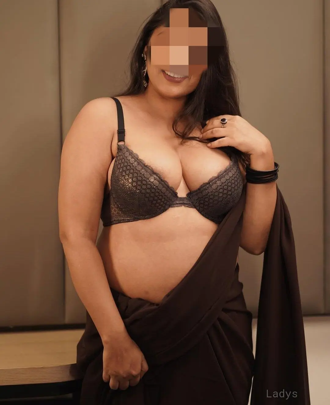 Bhabhi, 28 years beautiful nude Goa escorts girl, height 156 sm, Weight  kg