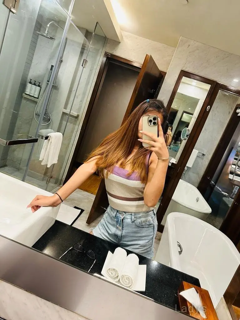Honey, 20 years beautiful nude Goa escorts girl, height 165 sm, Weight  kg