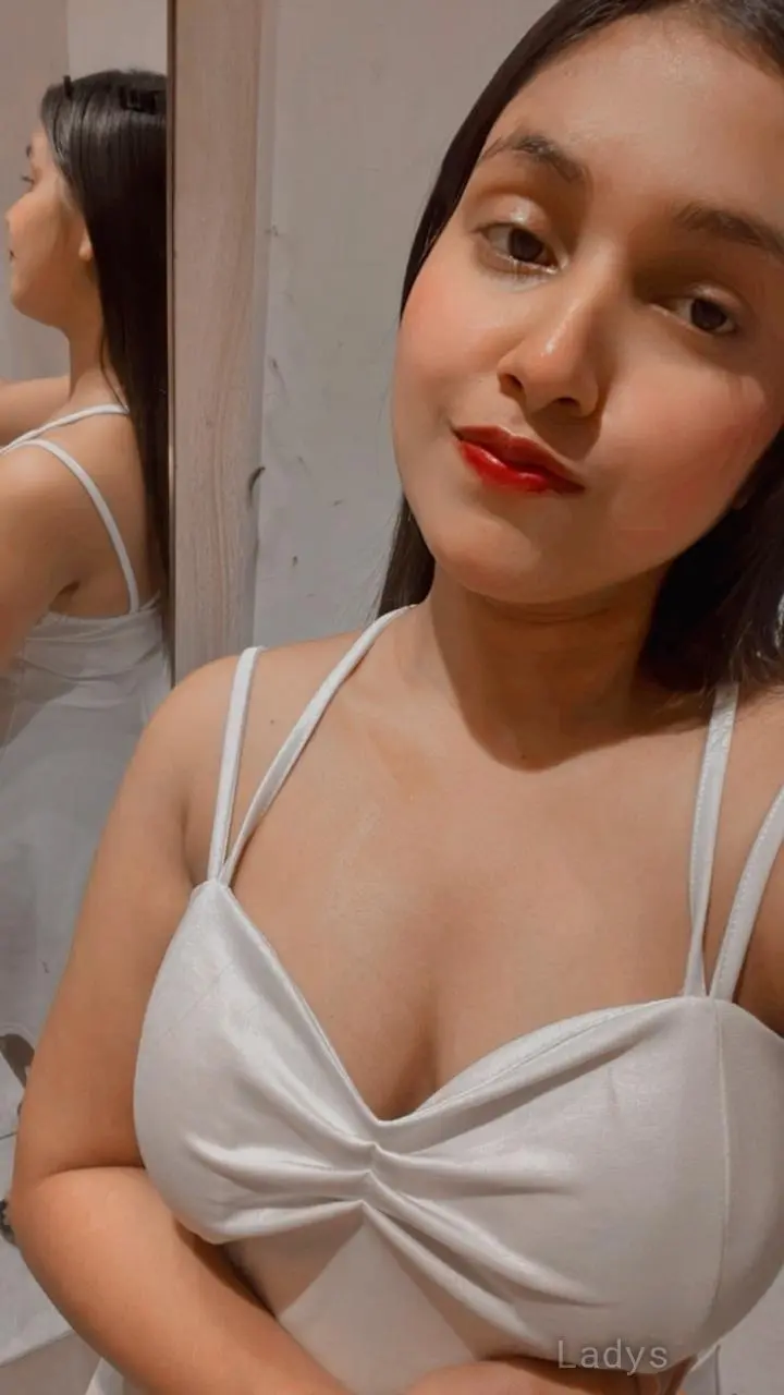 Jiya, 21 years beautiful nude Goa escorts girl, height 156 sm, Weight kg