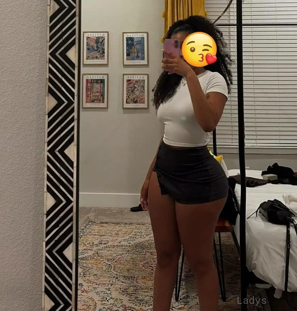 Mia, 24 years beautiful nude Goa escorts girl, height sm, Weight kg