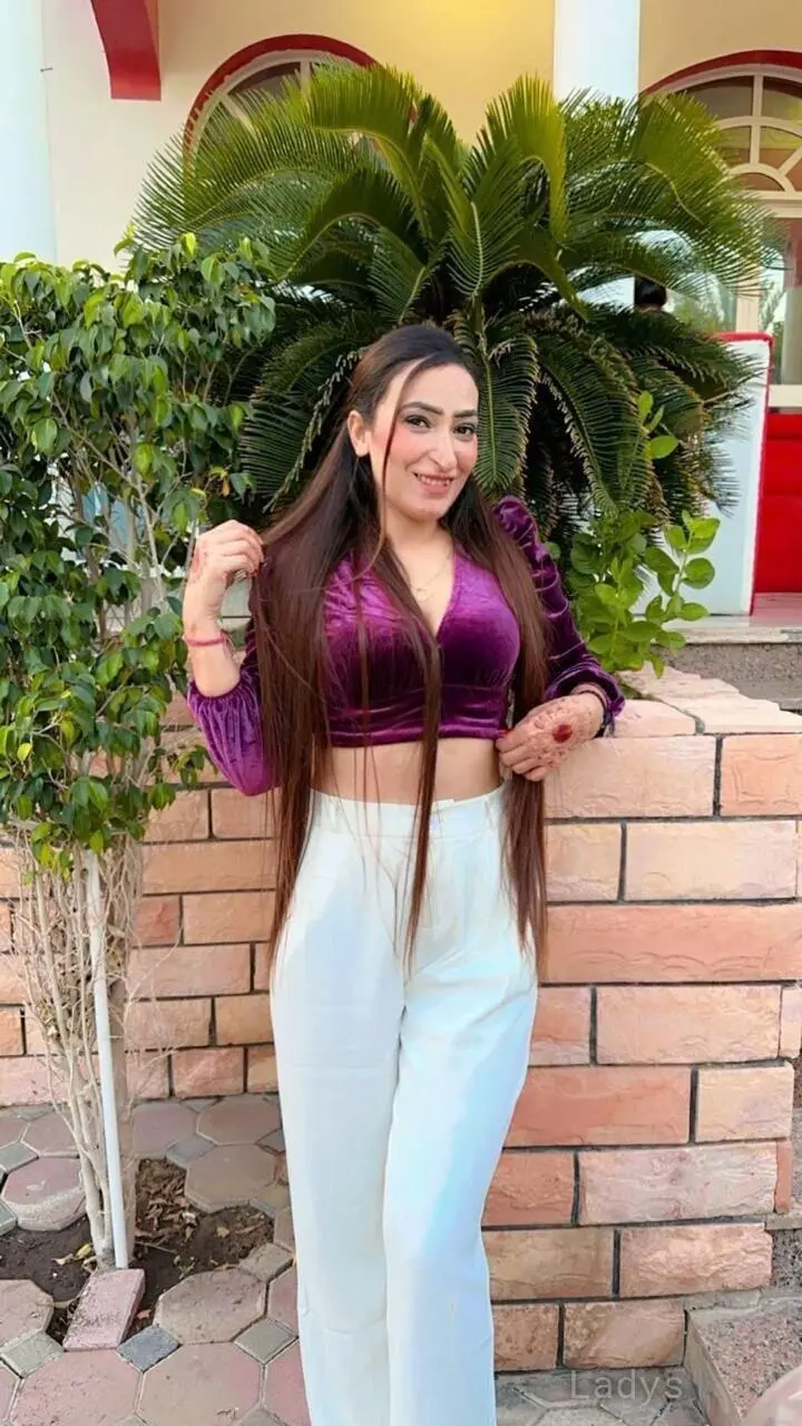 Naina, 22 years beautiful nude Goa escorts girl, height 154 sm, Weight  kg