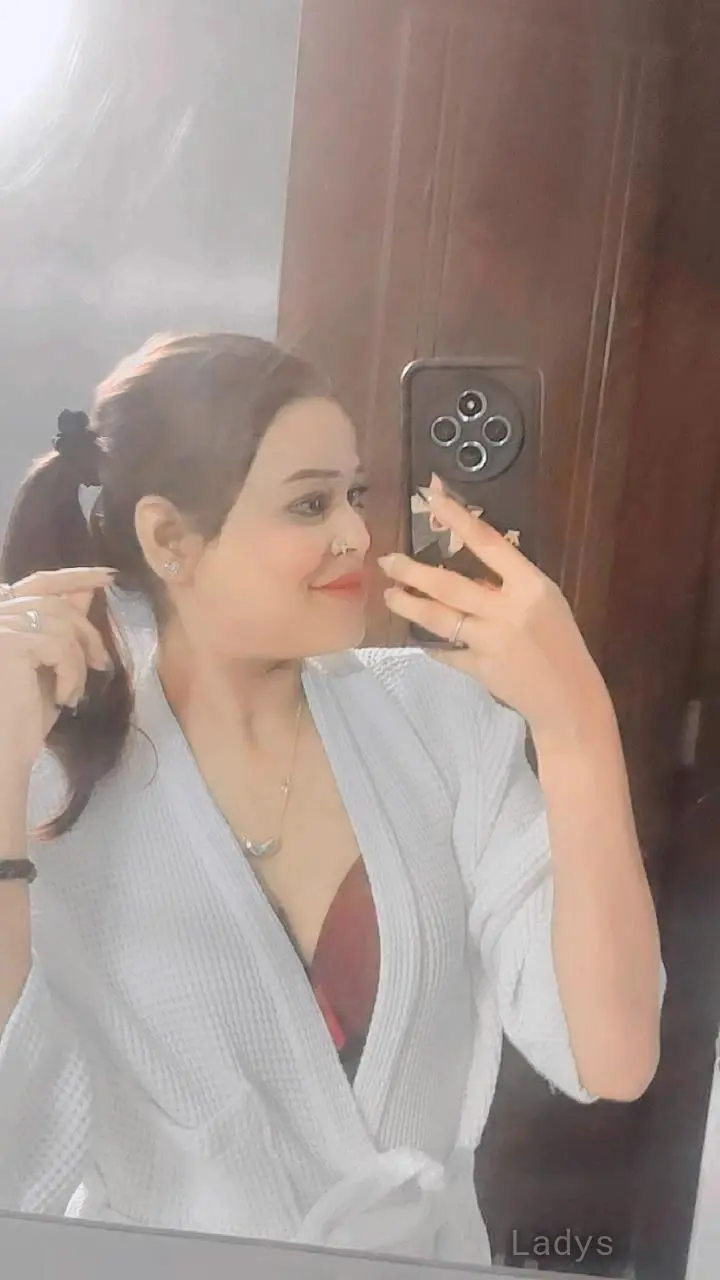 Sneha, 22 years beautiful nude Goa escorts girl, height 166 sm, Weight kg