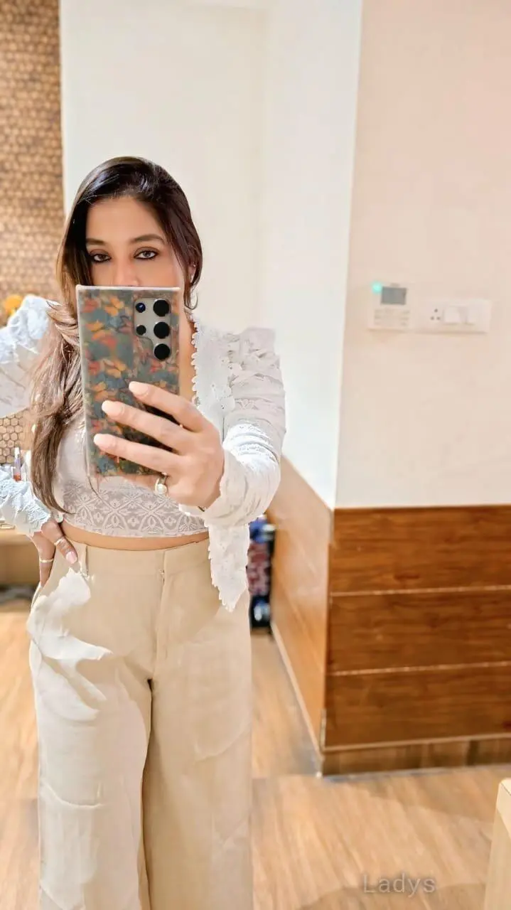 Tina, 22 years beautiful nude Goa escorts girl, height 153 sm, Weight  kg