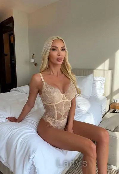 Sweetys, 26 years beautiful nude Goteborg escorts girl, height 157 sm, Weight 55 kg