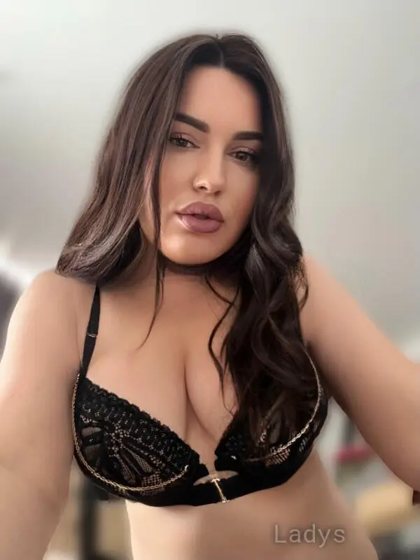 Elena, 26 years old Grenoble escort girl with big tits, height 172 sm, Weight 68 kg