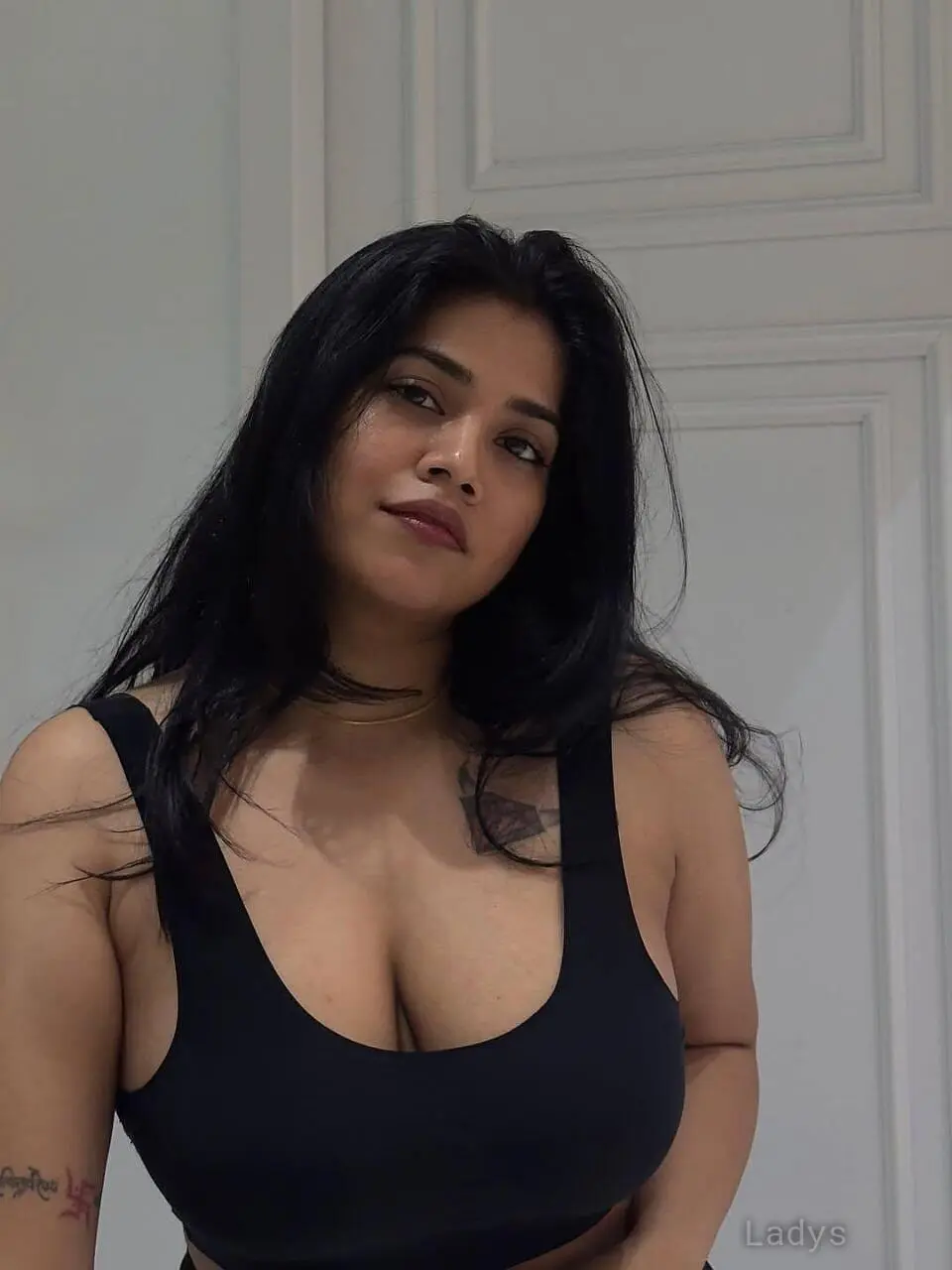 Anushka, 22 years old Guangzhou escort girl with big tits, height 165 sm, Weight kg