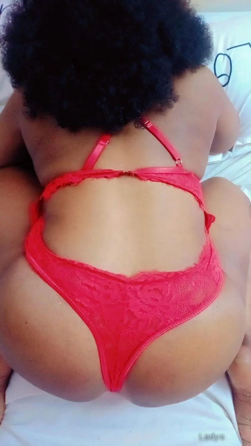 Claira, years old Guangzhou escort girl with big tits, height sm, Weight kg
